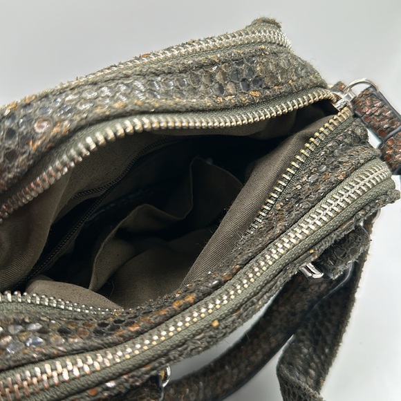 Green vegan animal snake skin mini crossbody purse - Picture 9 of 9